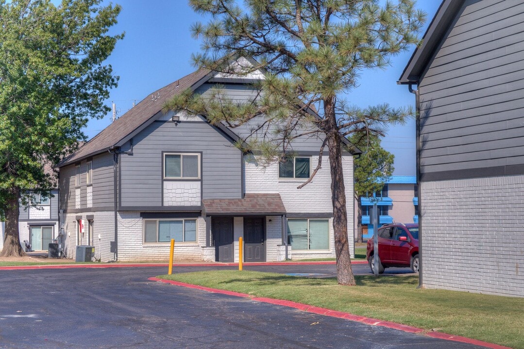 5218 E 47th Pl in Tulsa, OK - Building Photo