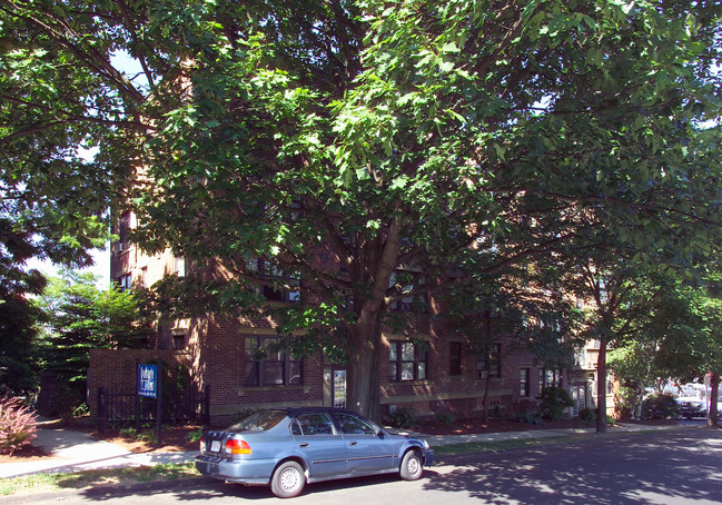 Quadrangle Court in Springfield, MA - Foto de edificio - Building Photo