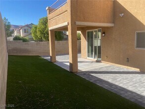 9541 Vast Valley Ave in Las Vegas, NV - Foto de edificio - Building Photo