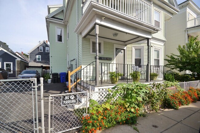 42 Corona St, Unit 2