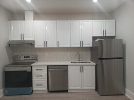 17 Malta St in Toronto, ON - Building Photo