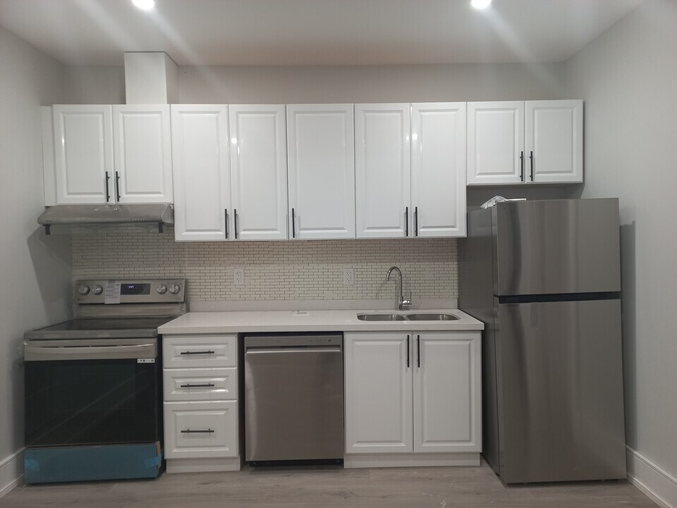 17 Malta St in Toronto, ON - Building Photo