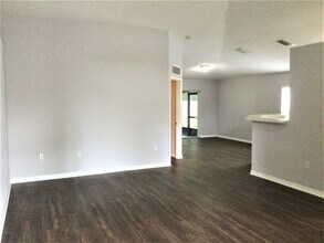 1615 Alhambra Crest Dr in Ruskin, FL - Building Photo - Building Photo