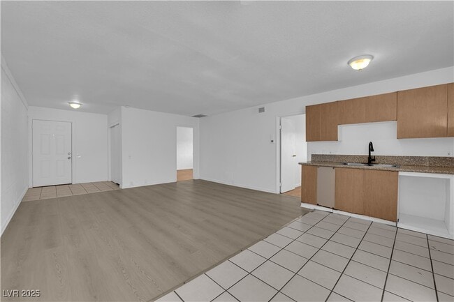 property at 2908 E Poplar Ave