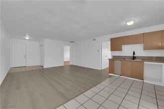 2908 E Poplar Ave in Las Vegas, NV - Building Photo - Building Photo