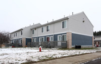 Royal Mall Apartments & Townhomes in Niles, OH - Foto de edificio - Building Photo