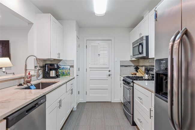 3545 Northwest Pkwy in Dallas, TX - Building Photo - Building Photo