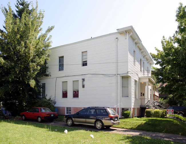 2831-2833 NE Couch St in Portland, OR - Foto de edificio - Building Photo