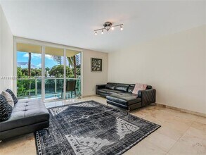 3330 NE 190th St in Aventura, FL - Building Photo - Building Photo