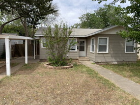 2818 35th St in Lubbock, TX - Building Photo