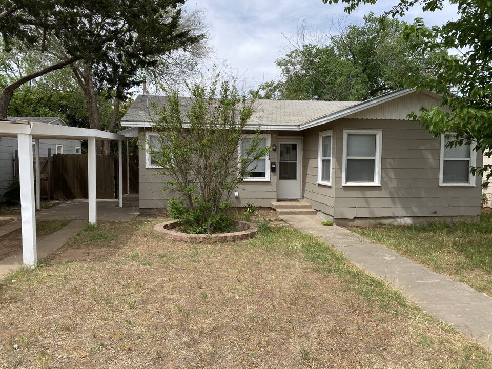2818 35th St in Lubbock, TX - Foto de edificio