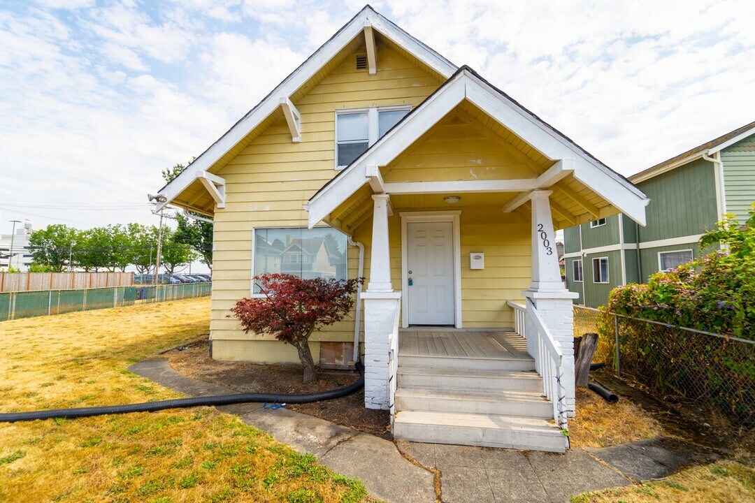 2003 M.L.K. Jr Way in Tacoma, WA - Building Photo