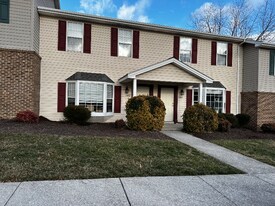 842 Patrick Henry Dr in Blacksburg, VA - Building Photo