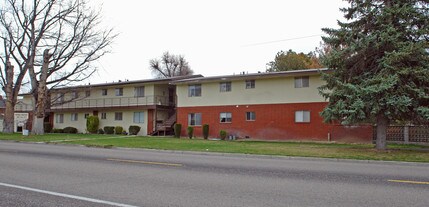 Royal Manor Apartments in Caldwell, ID - Foto de edificio - Building Photo