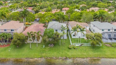 1042 Bluewood Terrace in Weston, FL - Building Photo - Building Photo