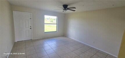 1302 NE 9th St in Cape Coral, FL - Foto de edificio - Building Photo