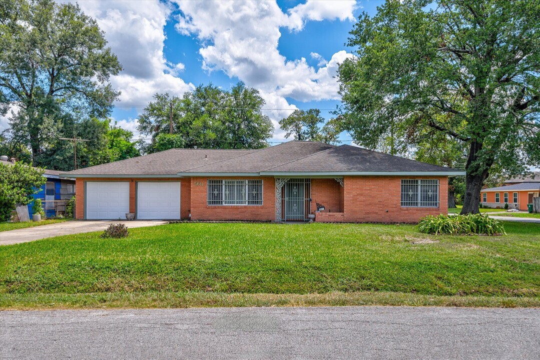 5611 Milart St in Houston, TX - Foto de edificio