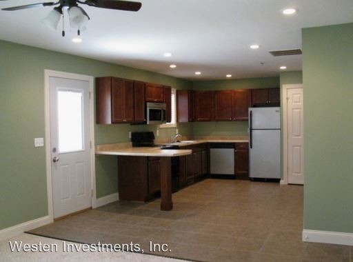 728 W Calhoun St in Macomb, IL - Building Photo - Building Photo
