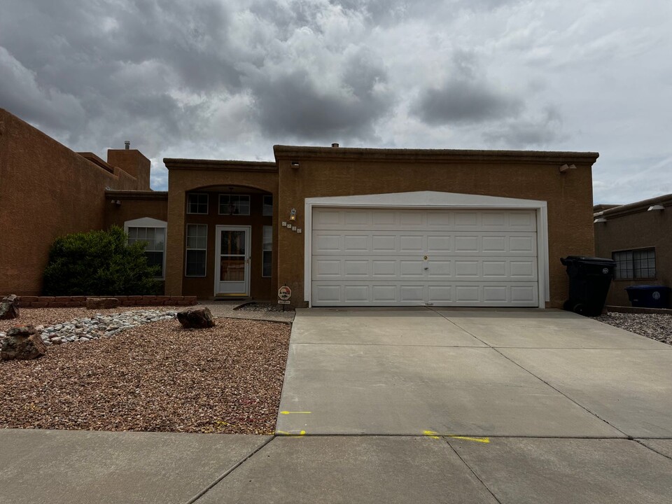 6736 Kelly Ann Rd NE in Albuquerque, NM - Building Photo