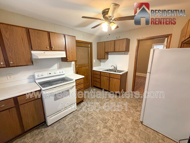 1637 S 68th St in West Allis, WI - Building Photo - Building Photo
