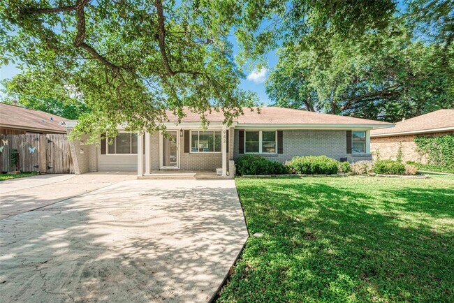 property at 942 W 30th St