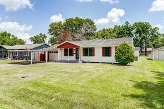 305 Yaupon St in Sweeny, TX - Building Photo - Building Photo