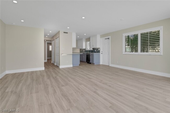 property at 2500 Gulf Shore Blvd N