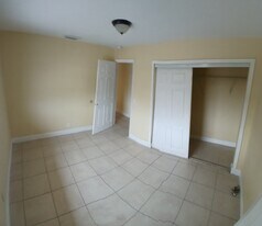 2820 Avenue S, Unit #15 in Riviera Beach, FL - Building Photo