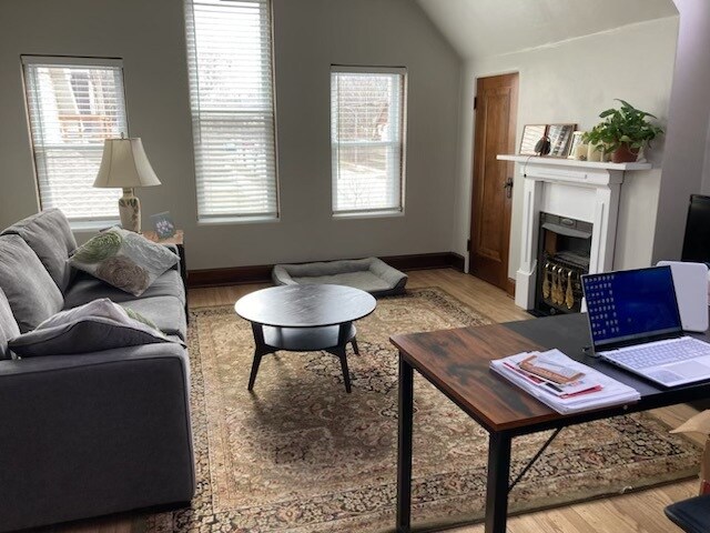 948 N 68th St, Unit 948 N. 68th St. in Wauwatosa, WI - Foto de edificio