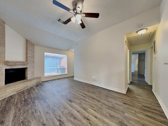 9167 Golden Sunshine Dr in Houston, TX - Building Photo - Building Photo