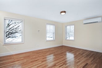 223 Cumberland Ave, Unit 2A in Portland, ME - Foto de edificio - Building Photo