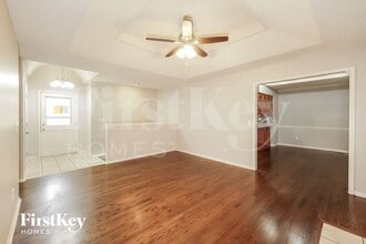 305 W Laredo Trail in Raymore, MO - Building Photo - Building Photo