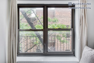 252 E 61st St in New York, NY - Building Photo - Building Photo