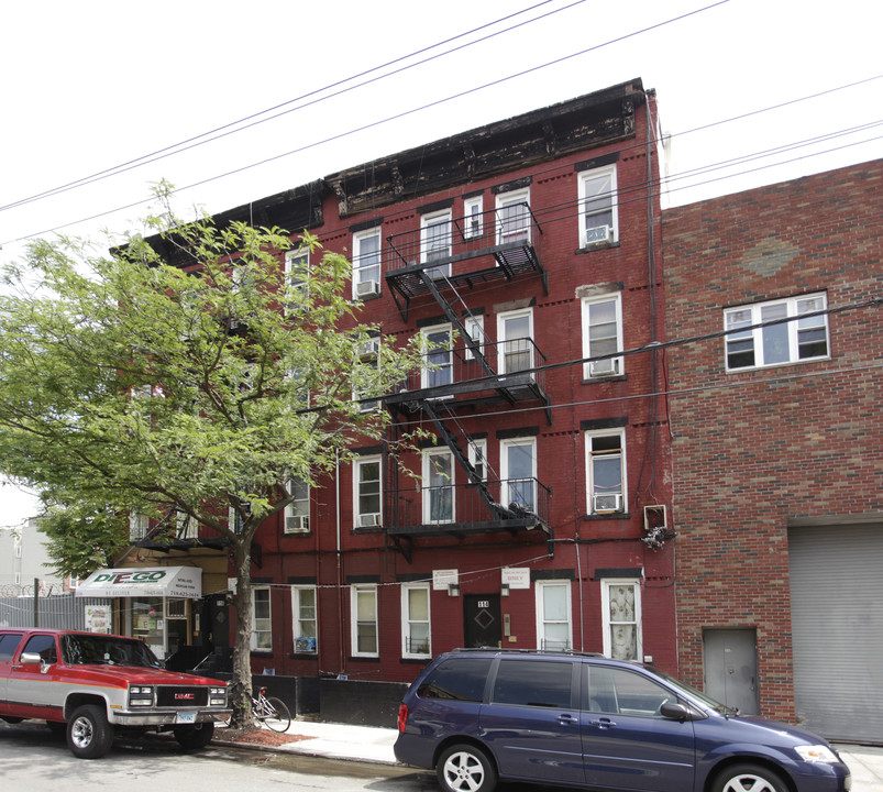 114 Sullivan St in Brooklyn, NY - Building Photo