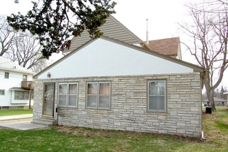 3815 SW 9th St in Des Moines, IA - Foto de edificio - Building Photo