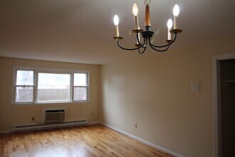 73 E Broadway, Unit K in Derry, NH - Building Photo - Building Photo