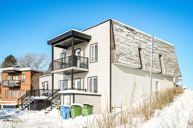 2645 Du Petit-Village Ch in Québec, QC - Building Photo - Primary Photo