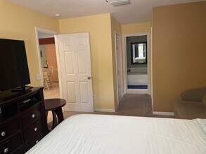 562 SE Walters Terrace in Port St. Lucie, FL - Building Photo - Building Photo