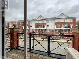 2460 Post Rd in Oakville, ON - Building Photo