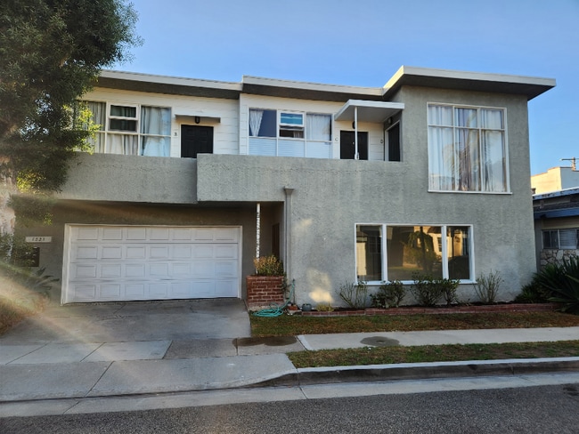 1521 Marine Ave