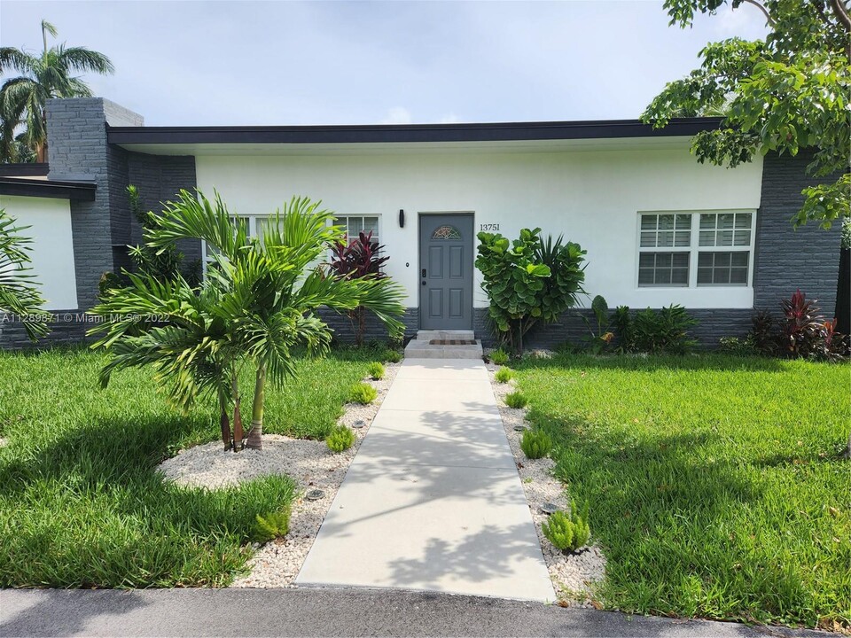 13751 NE 1st Ave in Miami Shores, FL - Building Photo