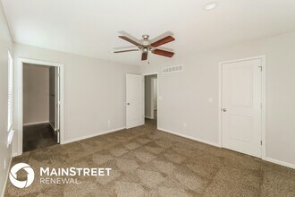 9810 E 220th St in Peculiar, MO - Building Photo - Building Photo