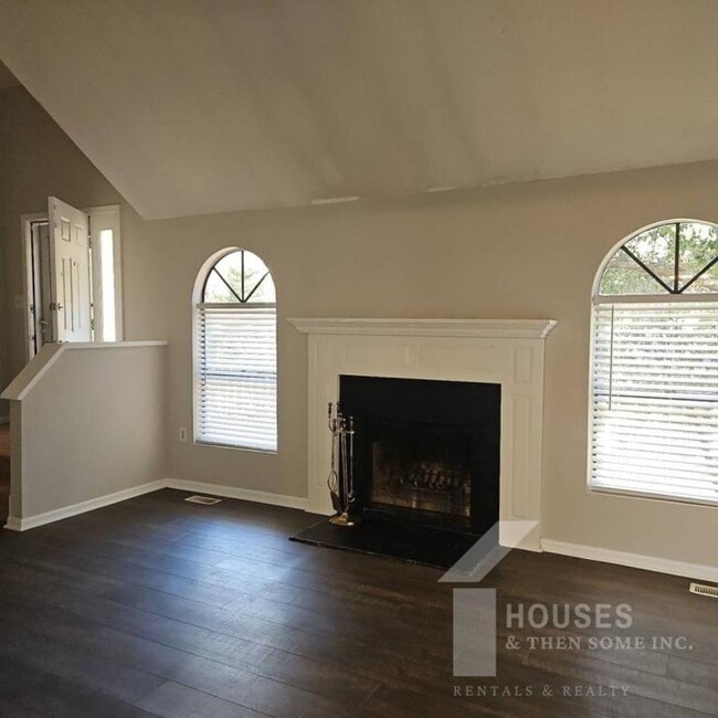 28 Shore Dr in Greenville, SC - Building Photo - Building Photo