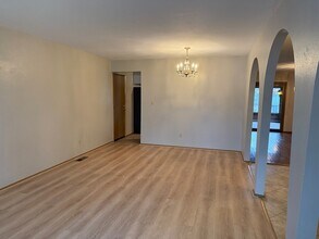 553 Goldwood Dr in Ballwin, MO - Building Photo - Building Photo