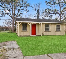 612 Marshall in Angleton, TX - Building Photo