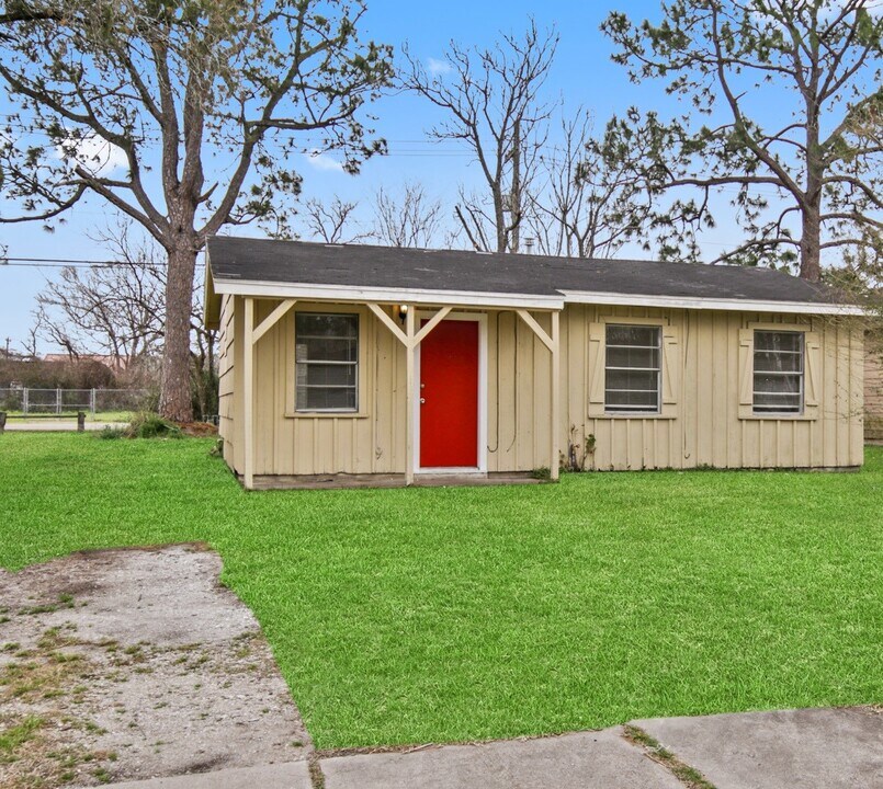 612 Marshall in Angleton, TX - Building Photo