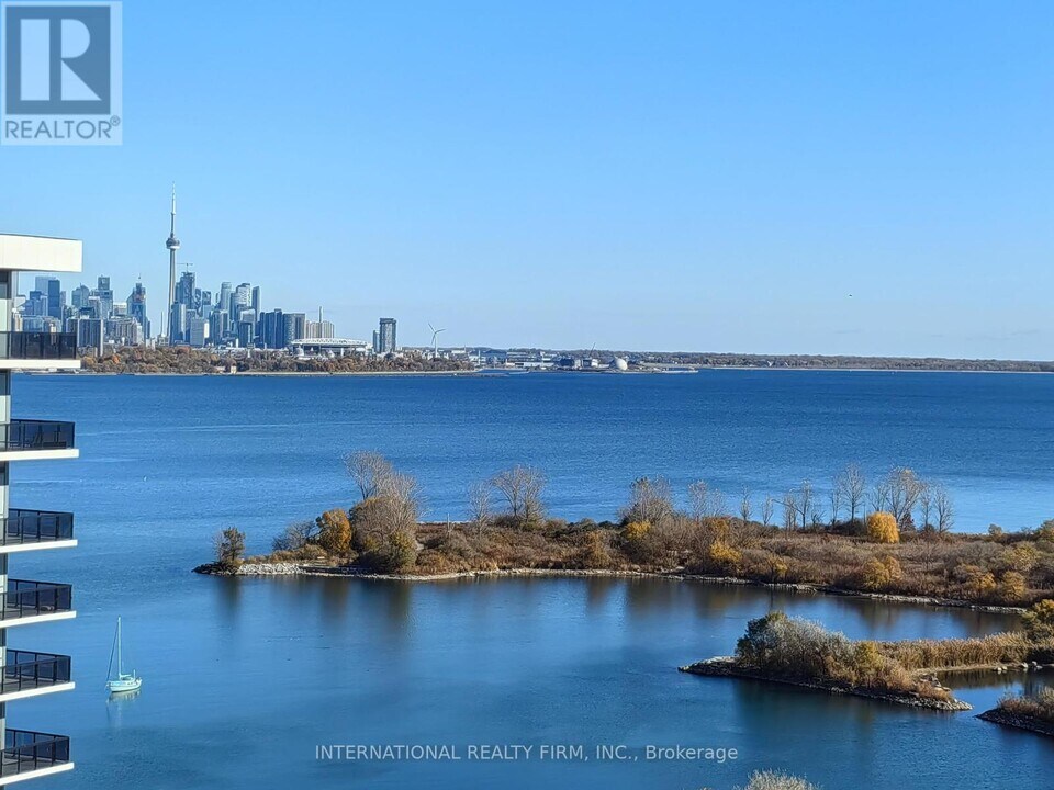 33 Shore Breeze Dr in Toronto, ON - Building Photo