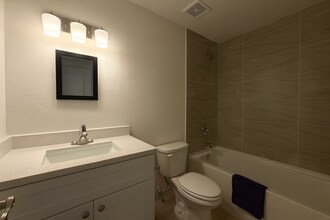 904 NE 43rd Terrace in Cape Coral, FL - Building Photo - Building Photo