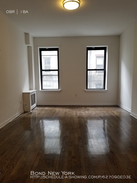 226 E 89th St in New York, NY - Building Photo