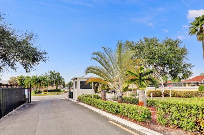 21275 NE 8th Pl-Unit -2 in Miami, FL - Building Photo - Building Photo